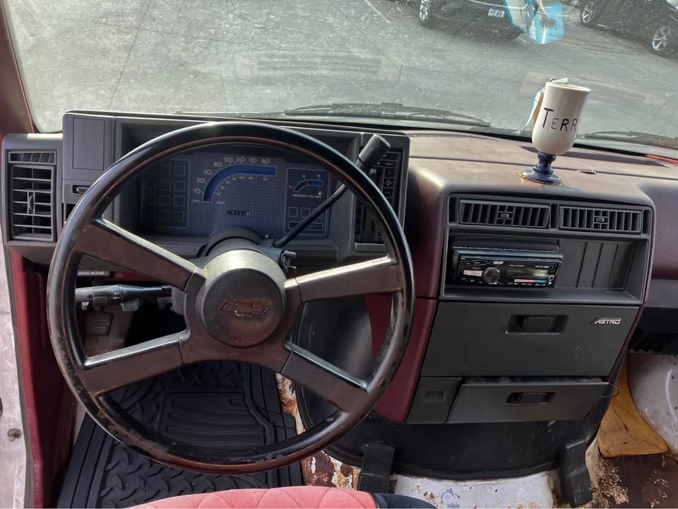 1988 Chevrolet Astro - Image 7 of 13