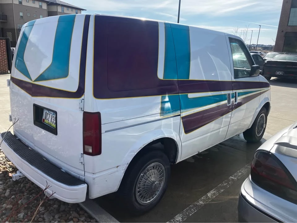 1988 Chevrolet Astro - Image 9 of 13