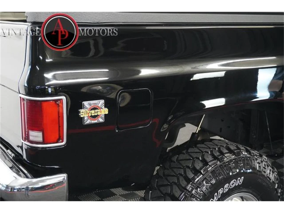 1988 Chevrolet K5 Blazer 2nd Gen - Image 24 of 31