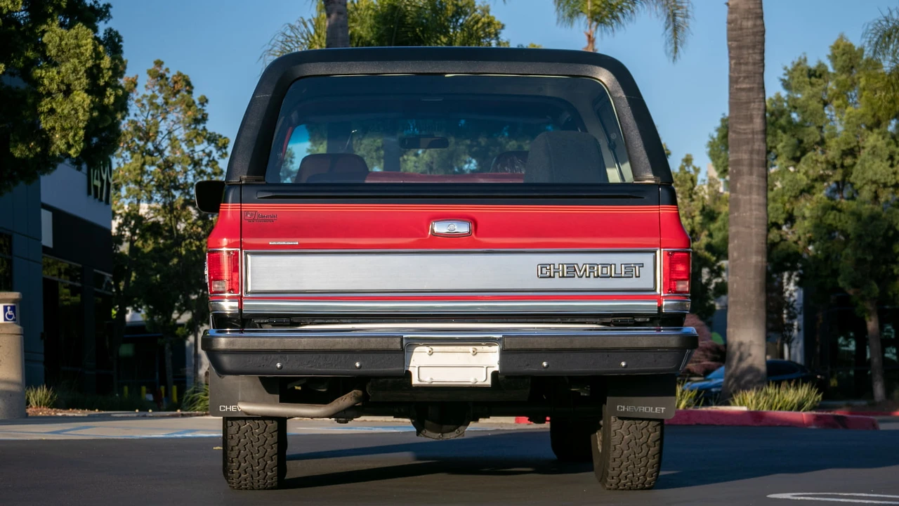 1988 Chevrolet Blazer - Image 15 of 19