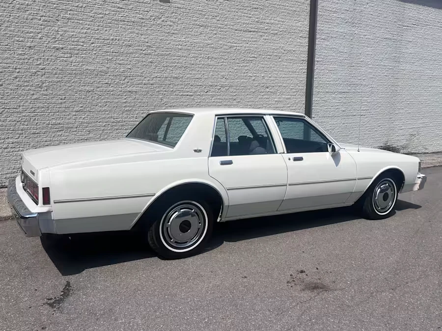 1988 Chevrolet Caprice - Image 10 of 31