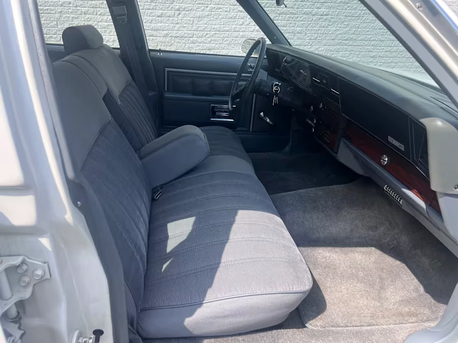 1988 Chevrolet Caprice - Image 18 of 31