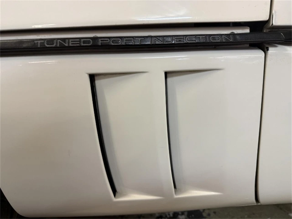 1988 Chevrolet Corvette C4 - Image 12 of 31