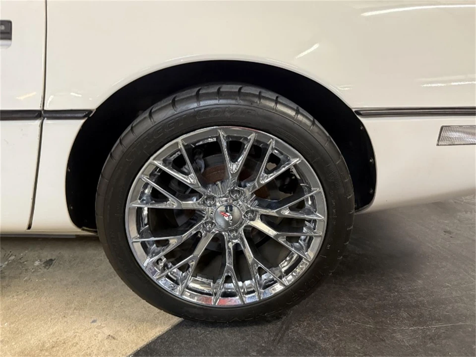 1988 Chevrolet Corvette C4 - Image 17 of 31