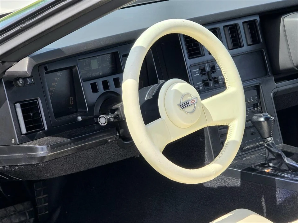 1988 Chevrolet Corvette C4 - Image 16 of 31