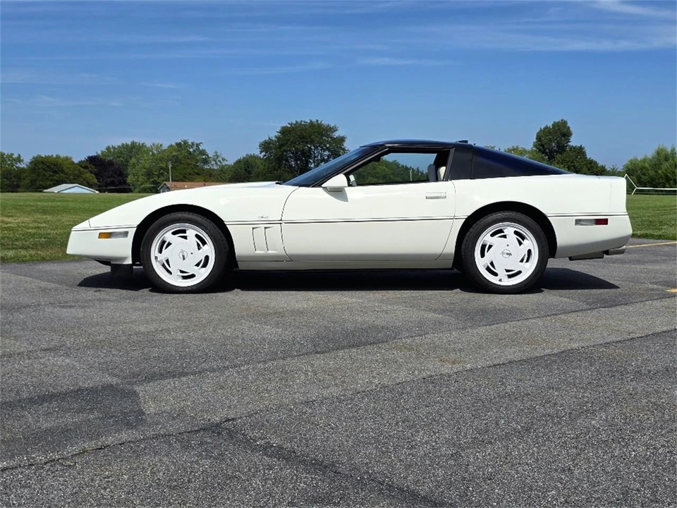 1988 Chevrolet Corvette C4 - Image 11 of 31