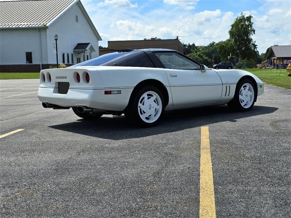 1988 Chevrolet Corvette C4 - Image 8 of 31