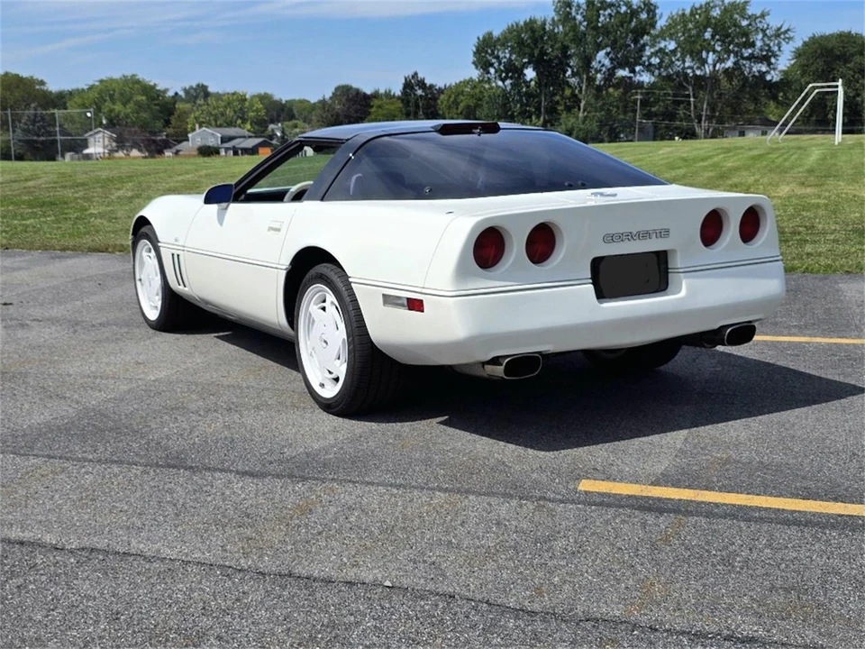 1988 Chevrolet Corvette C4 - Image 10 of 31