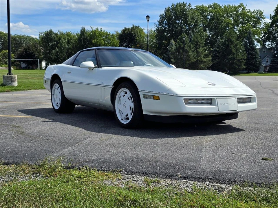 1988 Chevrolet Corvette C4 - Image 6 of 31