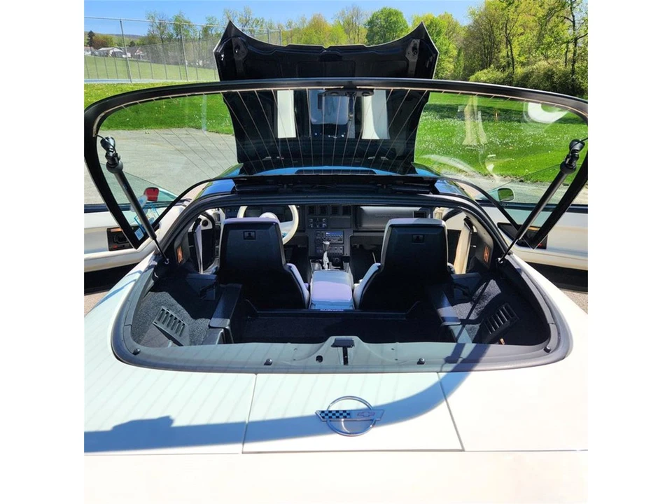 1988 Chevrolet Corvette C4 - Image 15 of 21