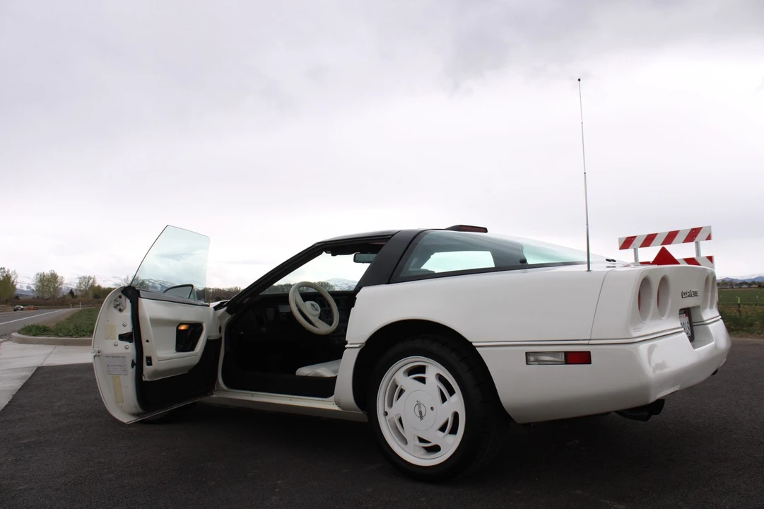 1988 Chevrolet Corvette - Image 23 of 31