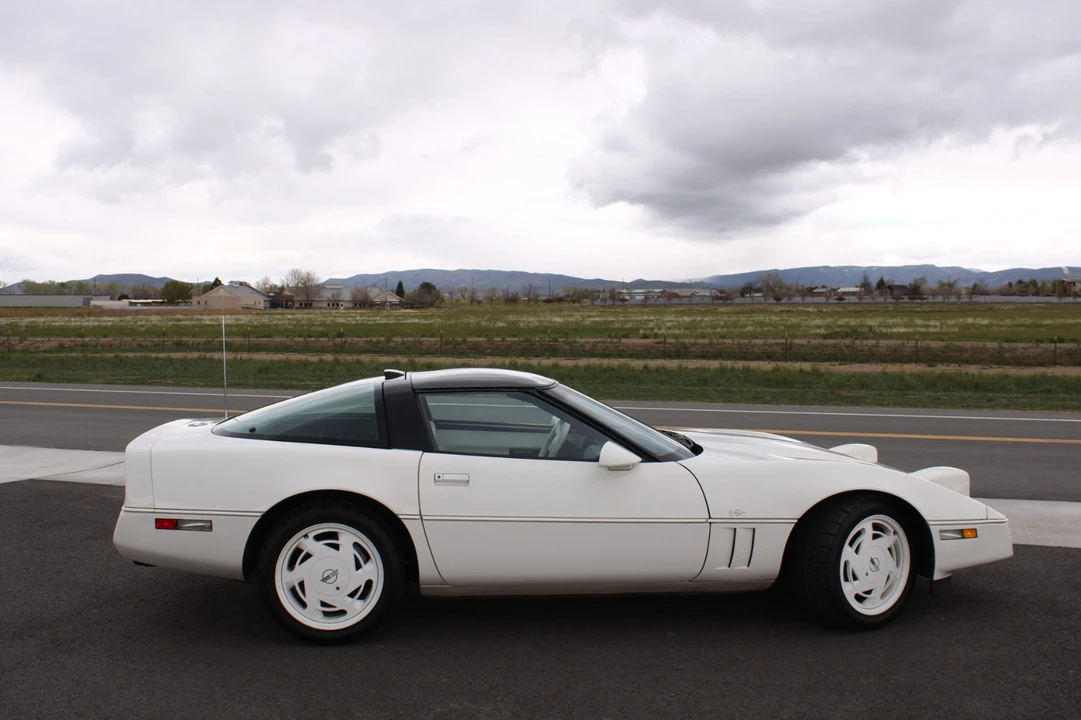 1988 Chevrolet Corvette - Image 15 of 31