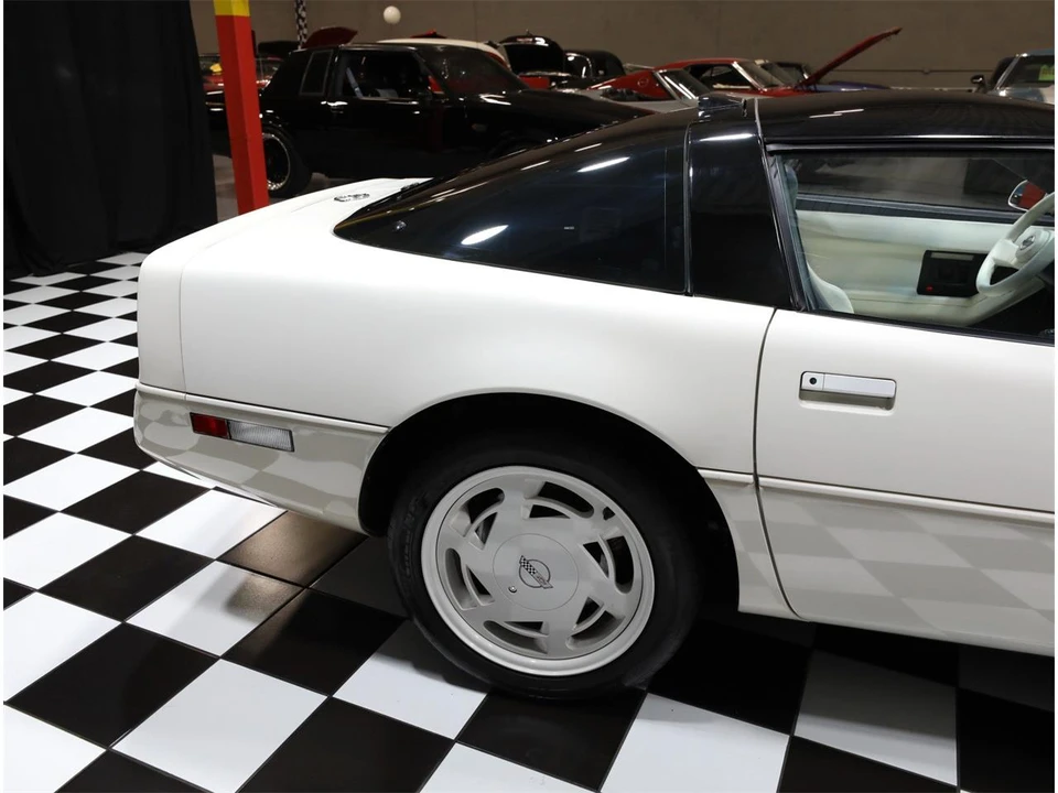 1988 Chevrolet Corvette C4 - Image 19 of 31
