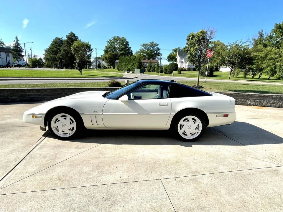 1988 Chevrolet Corvette C4 - Image 5 of 31