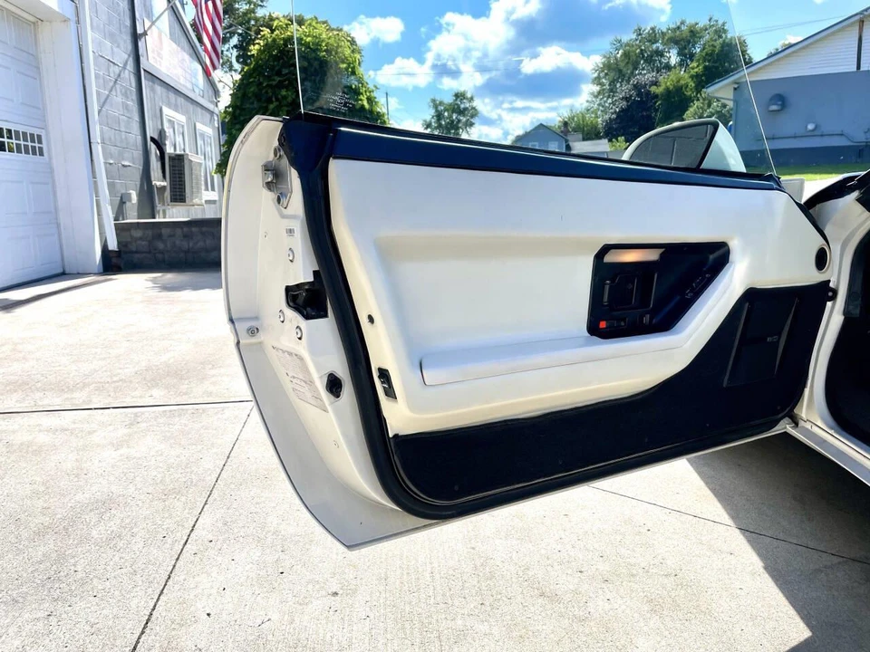 1988 Chevrolet Corvette C4 - Image 23 of 31