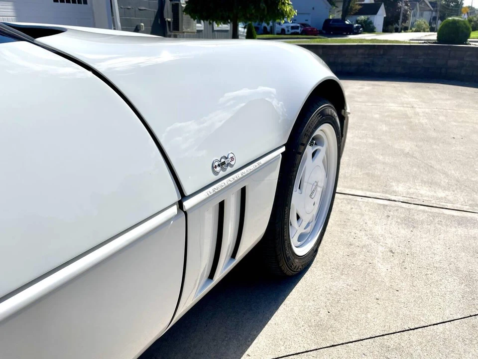1988 Chevrolet Corvette C4 - Image 15 of 31