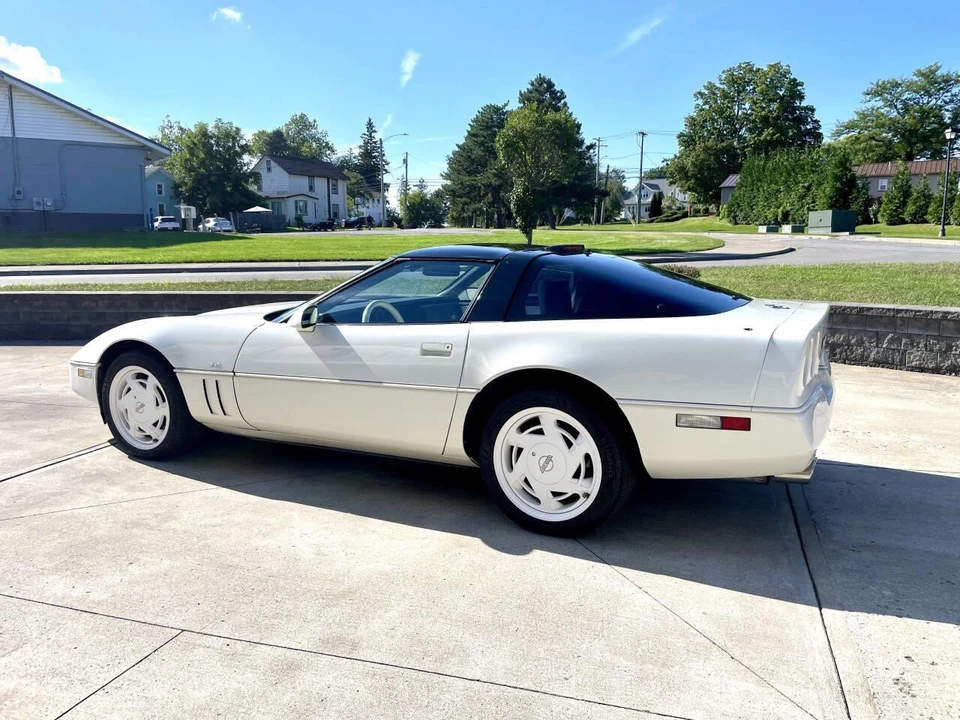 1988 Chevrolet Corvette C4 - Image 4 of 31