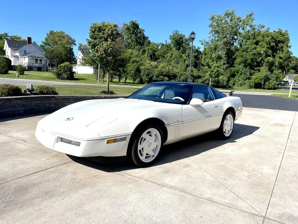 1988 Chevrolet Corvette C4 - Image 2 of 31