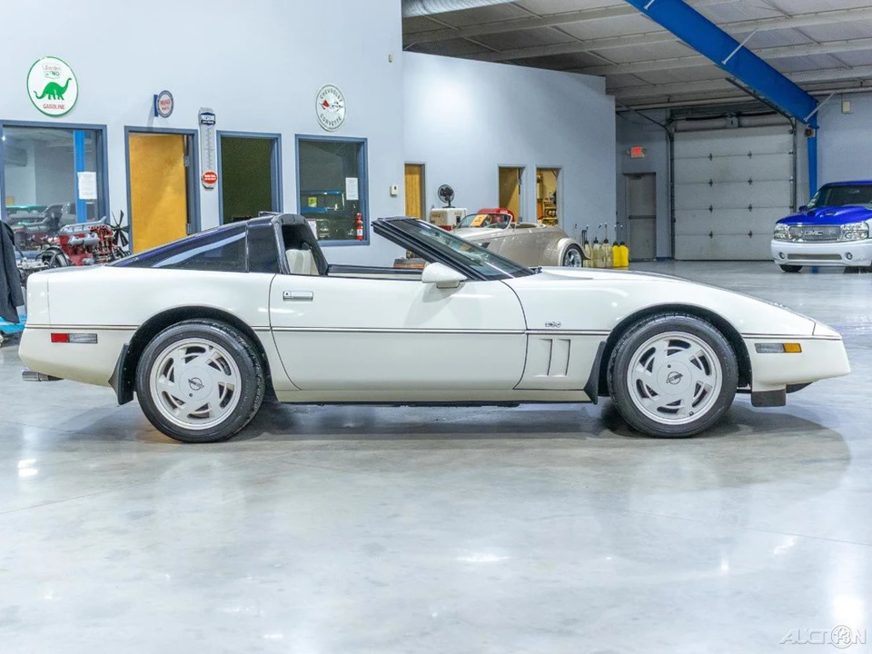 1988 Chevrolet Corvette C4 - Image 17 of 24