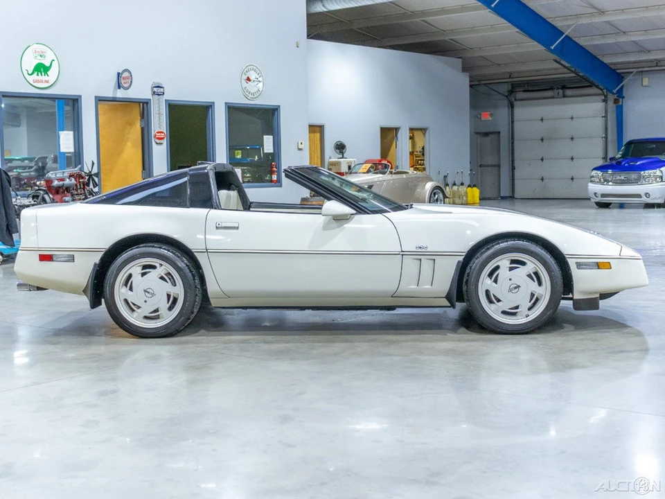 1988 Chevrolet Corvette C4 - Image 16 of 21