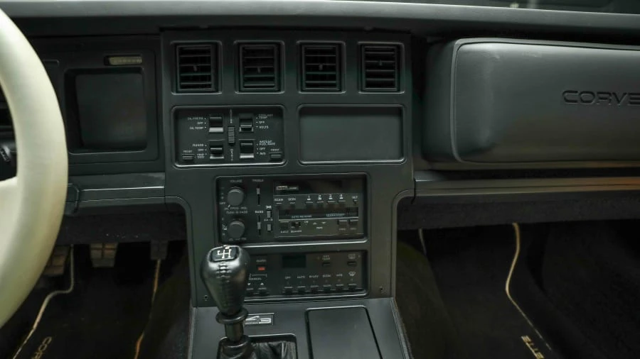 1988 Chevrolet Corvette C4 - Image 25 of 30