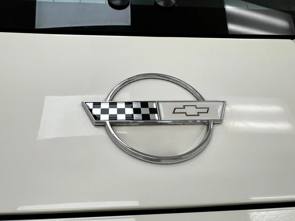 1988 Chevrolet - Image 27 of 31