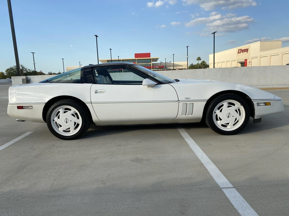 1988 Chevrolet Corvette C4 - Image 2 of 31