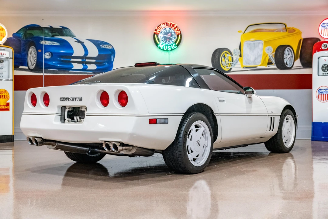 1988 Chevrolet Corvette C4 - Image 16 of 31