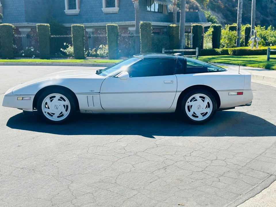 1988 Chevrolet Corvette C4 - Image 4 of 17