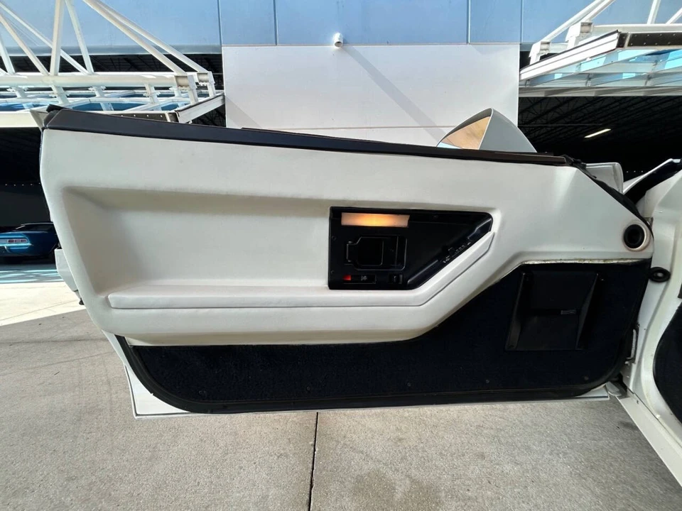 1988 Chevrolet Corvette C4 - Image 23 of 31