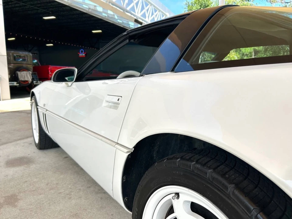 1988 Chevrolet Corvette C4 - Image 14 of 21