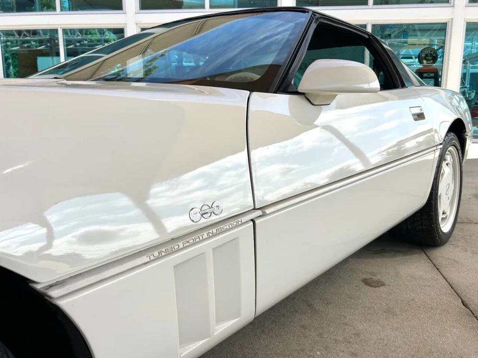 1988 Chevrolet Corvette C4 - Image 13 of 31
