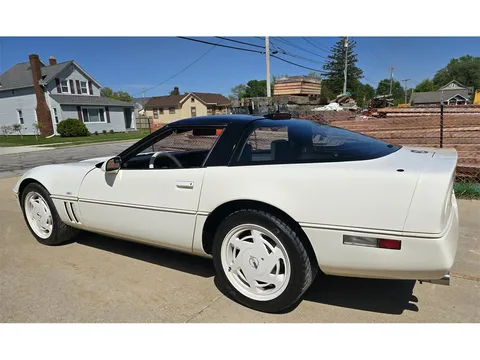 1988 Chevrolet Corvette C4 35th Anniversary Edition