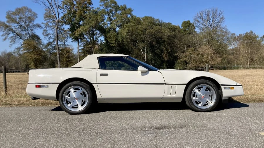 1988 Chevrolet Corvette C4 - Image 2 of 31