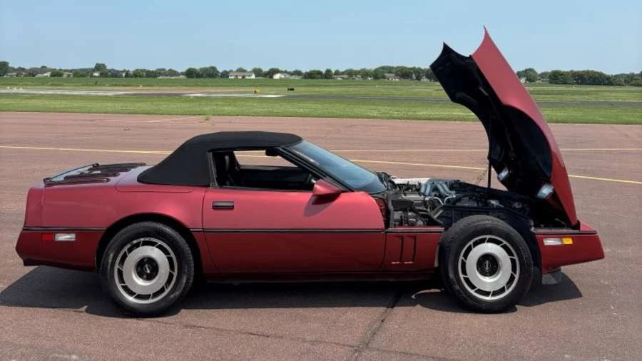 1988 Chevrolet Corvette C4 - Image 26 of 31