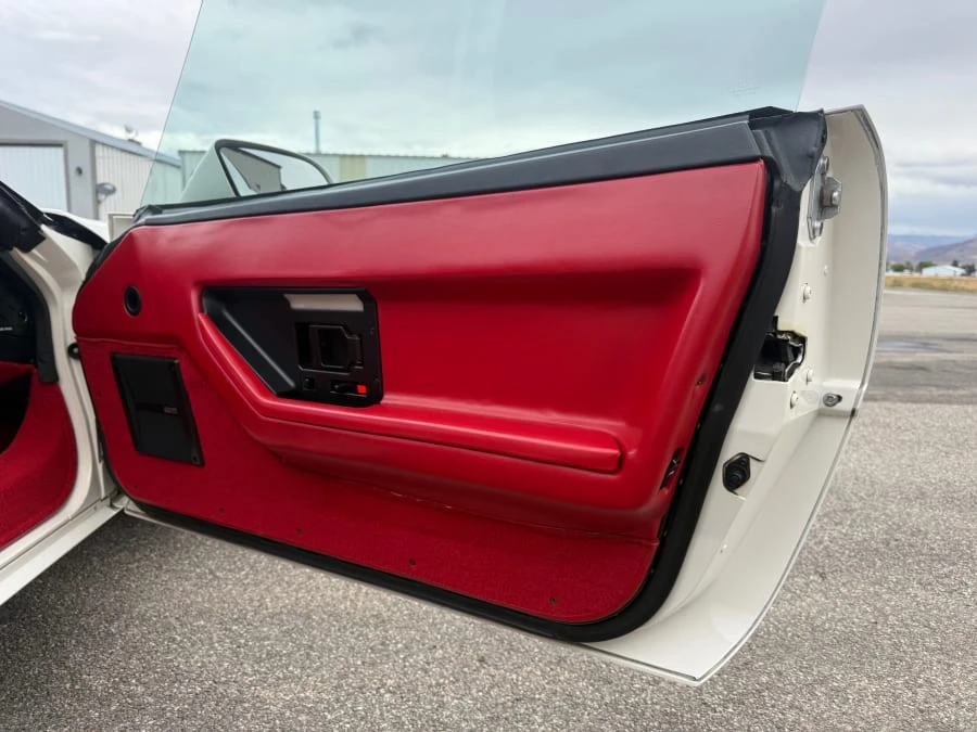 1988 Chevrolet Corvette C4 - Image 15 of 17