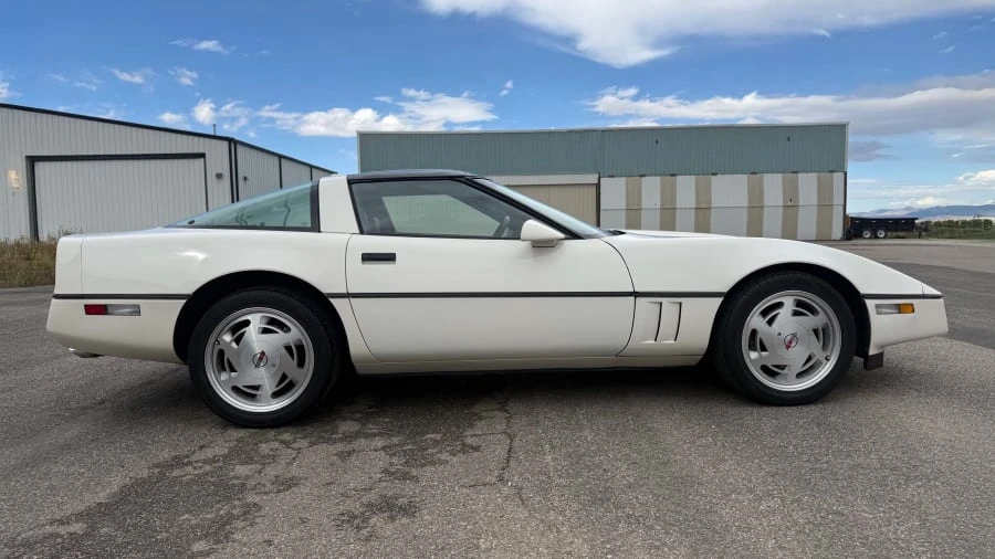 1988 Chevrolet Corvette C4 - Image 9 of 17