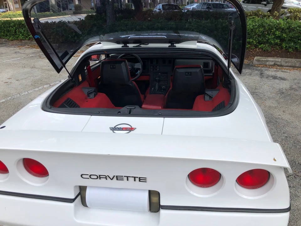 1988 Chevrolet Corvette C4 - Image 25 of 31