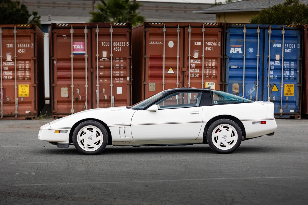 1988 Chevrolet Corvette C4 - Image 17 of 31