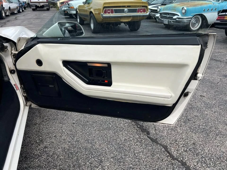 1988 Chevrolet Corvette C4 - Image 11 of 15