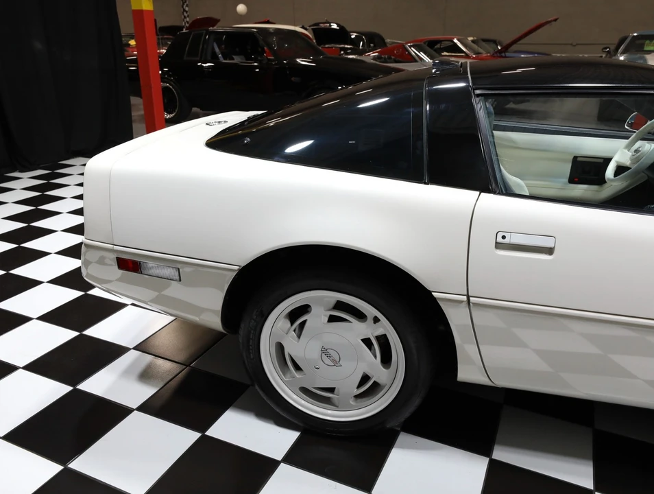 1988 Chevrolet Corvette C4 - Image 19 of 31