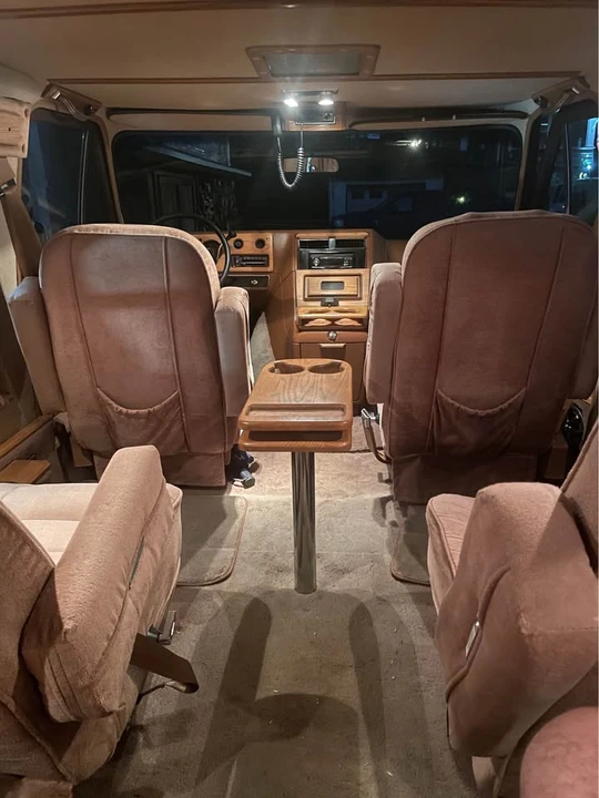 1988 Chevrolet G-Series Van - Image 10 of 11