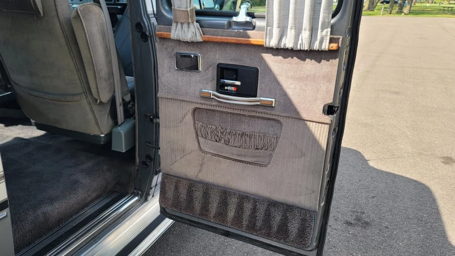1988 Chevrolet G-Series Van - Image 17 of 19