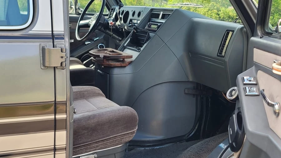 1988 Chevrolet G-Series Van - Image 9 of 19