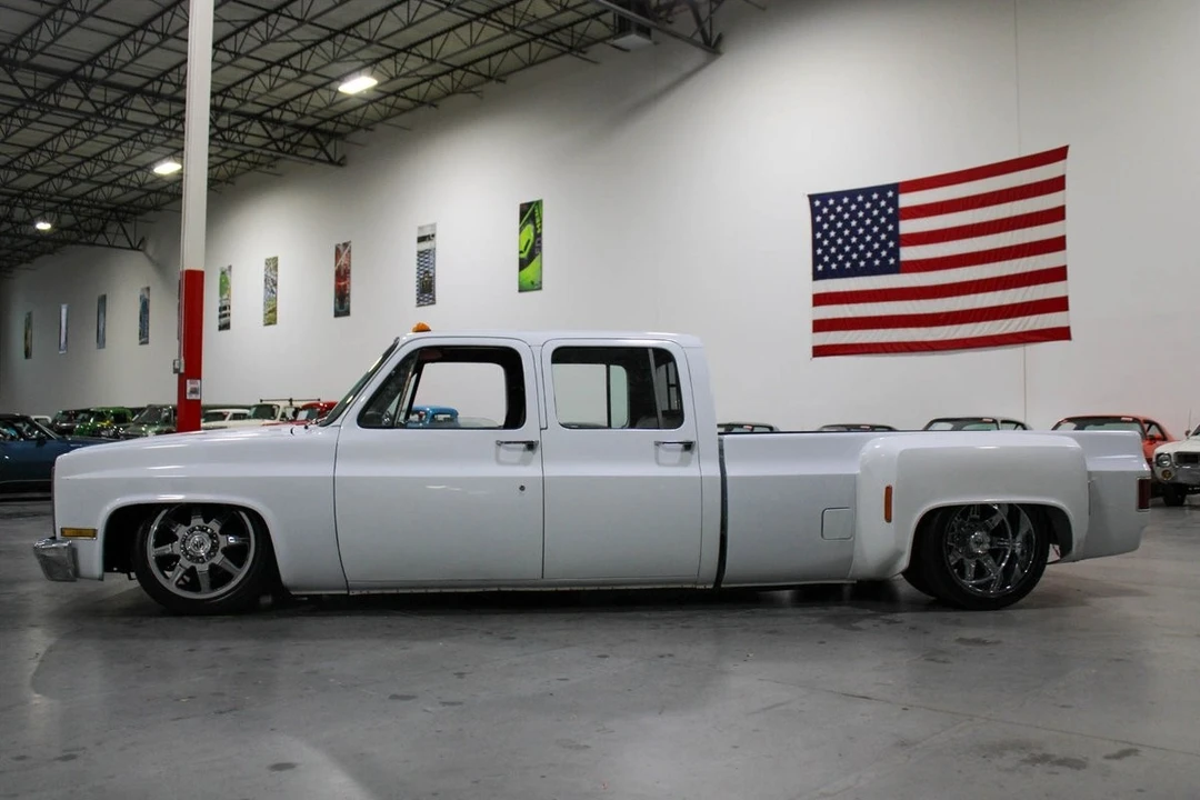 1988 Chevrolet - Image 23 of 31