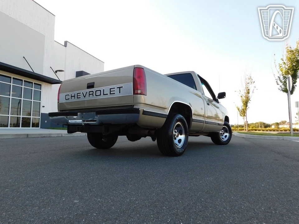 1988 Chevrolet C/K 4th Gen - Image 17 of 21