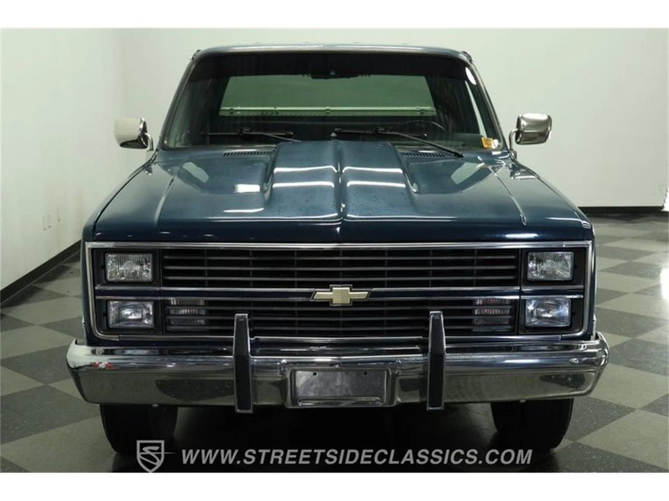 1988 Chevrolet Silverado - Image 16 of 31