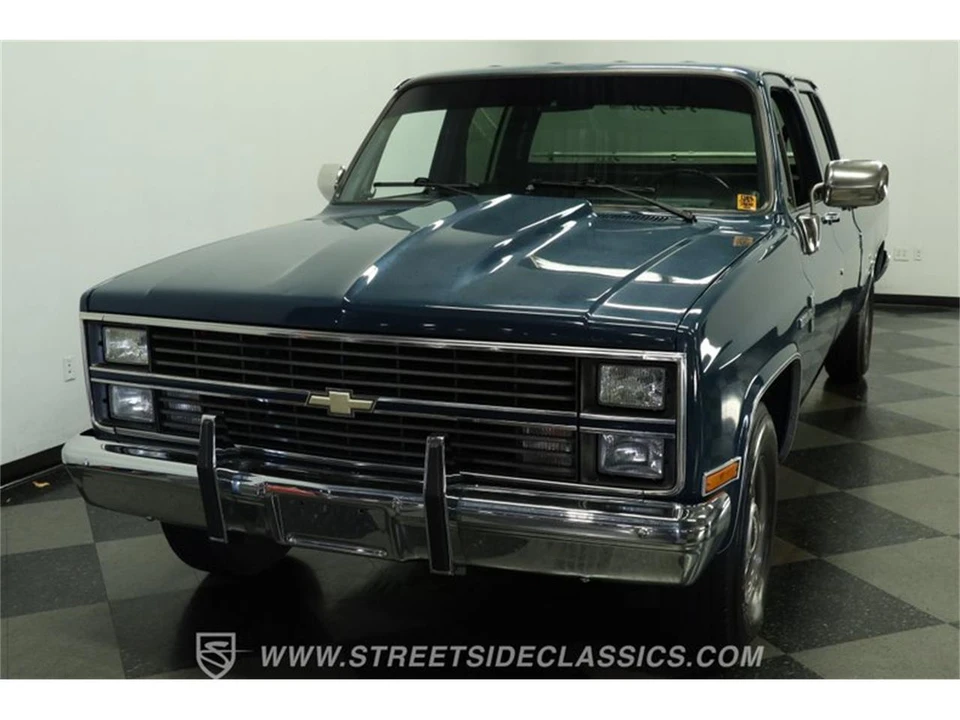 1988 Chevrolet Silverado - Image 17 of 31