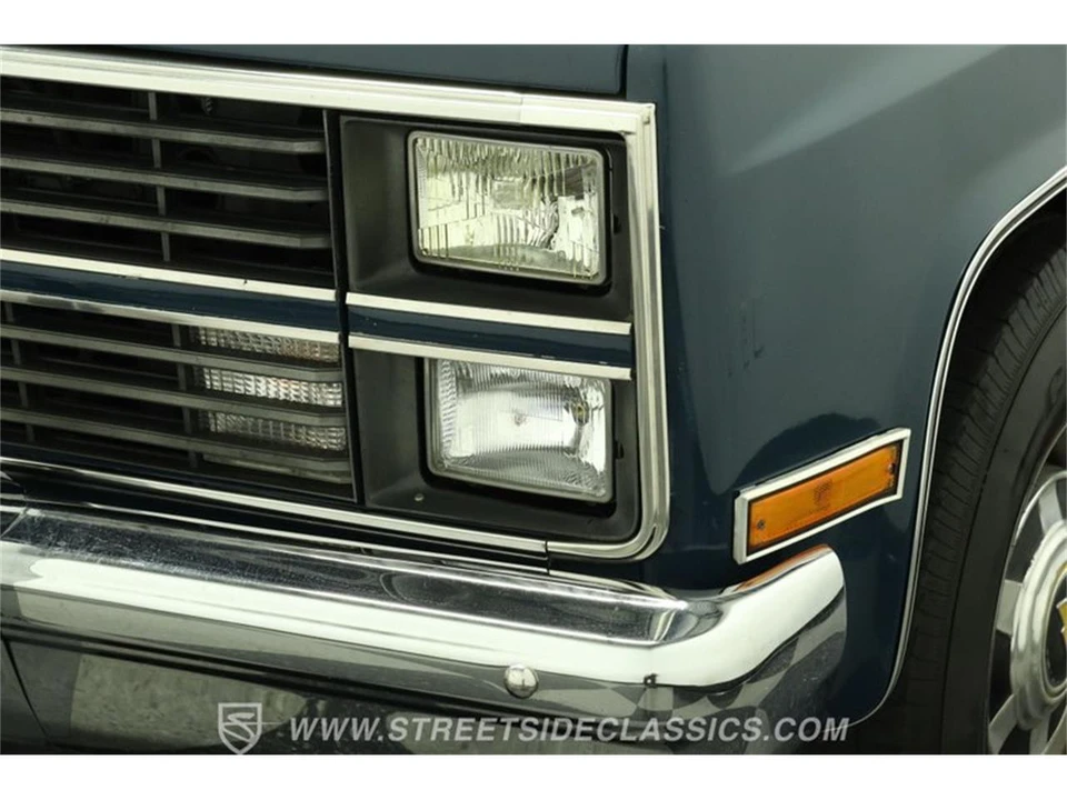 1988 Chevrolet Silverado - Image 20 of 31