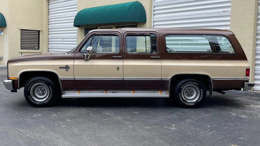 1988 Chevrolet Suburban 7th Gen - Image 2 of 31